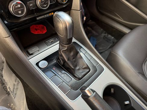 Used 2022 Volkswagen Passat 2.0T SE image 32