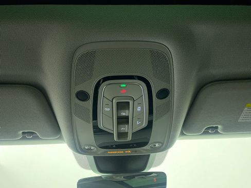 Used 2021 Audi e-tron Premium w/ Convenience Plus Package image 7