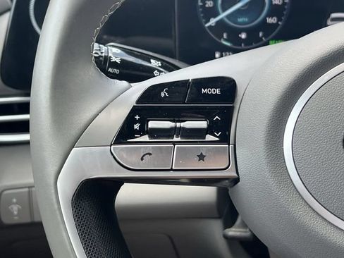 Certified 2025 Hyundai Elantra SEL FWD image 29