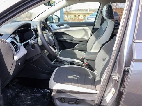 New 2025 Volkswagen Taos SE image 5