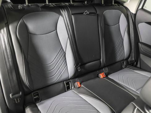 Used 2025 Volkswagen Tiguan SE image 41