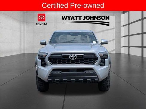 Certified 2025 Toyota Tacoma TRD Off-Road AWD/4WD image 8