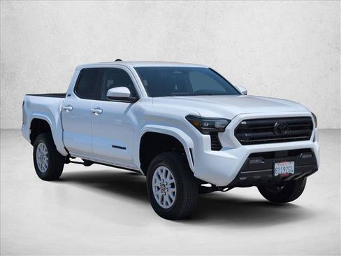 Used 2025 Toyota Tacoma SR5 AWD/4WD image 3