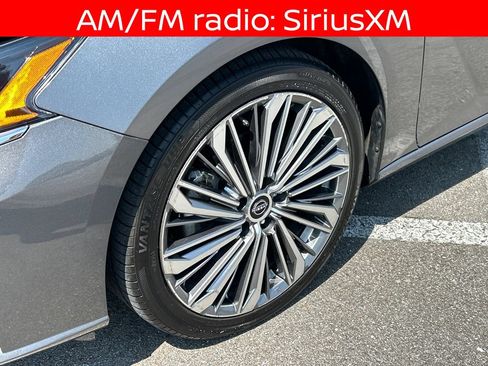 Used 2023 Nissan Altima 2.5 SL FWD image 11