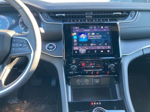 New 2025 Jeep Grand Cherokee 4WD image 17