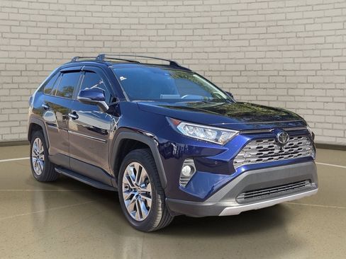 Used 2020 Toyota RAV4 Limited FWD image 3