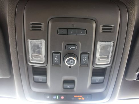 Used 2022 GMC Yukon XL SLT w/ SLT Premium Package RWD image 67