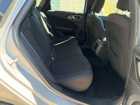 Used 2016 Chrysler 200 LX image 18