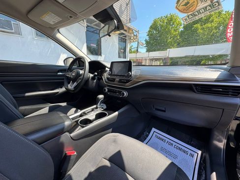 Used 2024 Nissan Altima 2.5 SV FWD image 30