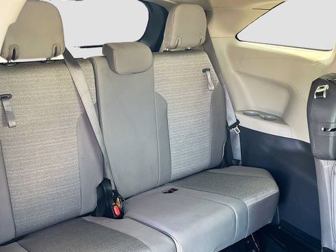 Used 2023 Toyota Sienna LE FWD image 25
