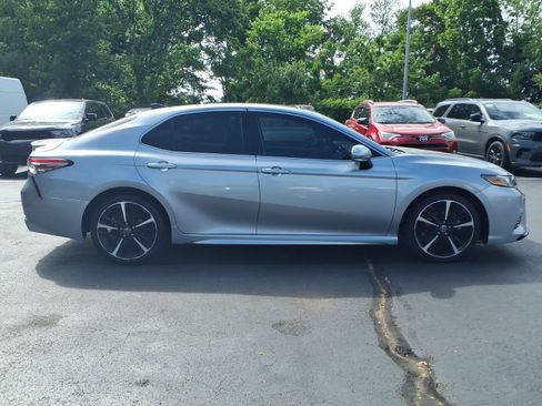Used 2019 Toyota Camry XSE FWD image 8