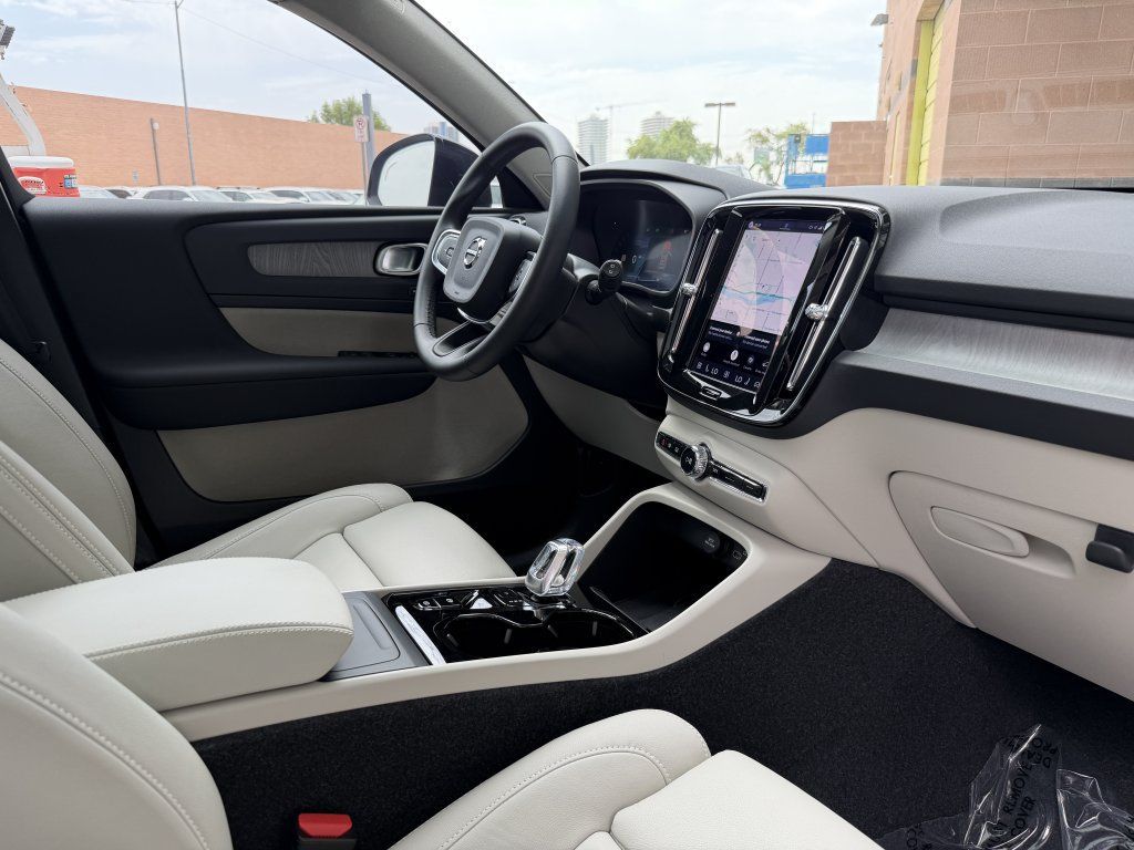 Used 2026 Volvo XC40 B4 Plus FWD image 42
