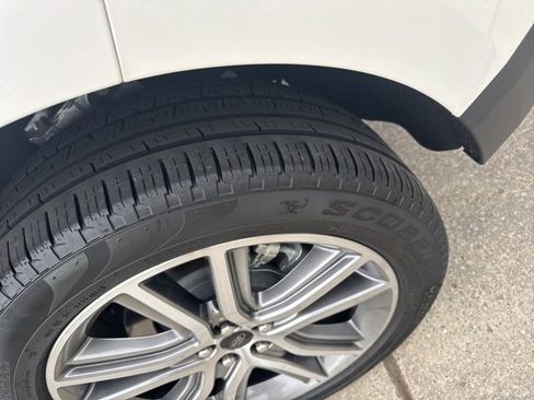 Used 2024 Ford Edge Titanium image 20