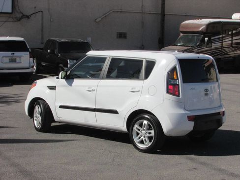 Used 2011 Kia Soul + w/ Audio Pkg image 7
