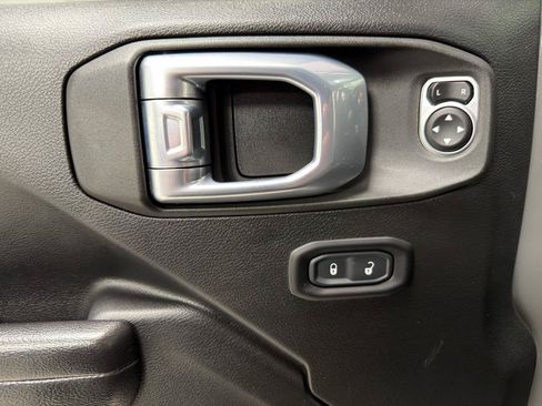 Used 2021 Jeep Gladiator Mojave w/ Cold Weather Group AWD/4WD image 15