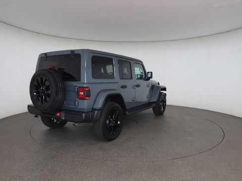 Used 2025 Jeep Wrangler Unlimited Sahara AWD/4WD image 17