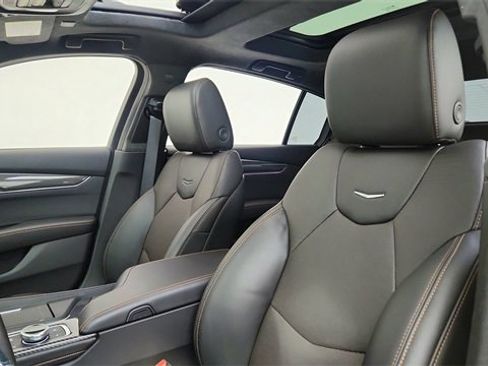 Used 2025 Cadillac CT5 V w/ Technology Package image 33