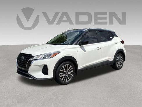 Used 2021 Nissan Kicks SV FWD image 1