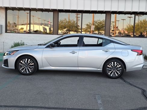 Used 2024 Nissan Altima 2.5 SV image 4