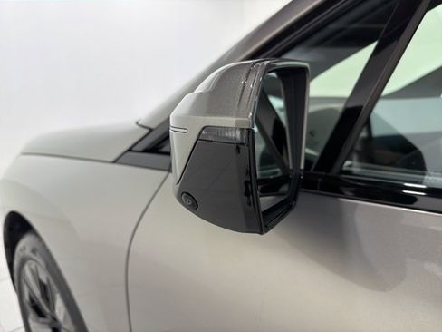 Used 2025 BMW iX xDrive50 w/ Premium Package image 9