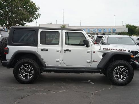 Used 2024 Jeep Wrangler Unlimited Rubicon w/ Technology Group AWD/4WD image 5