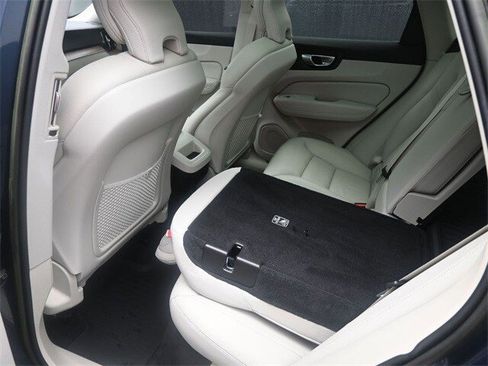 Certified 2022 Volvo XC60 B5 Momentum w/ Climate Package image 24