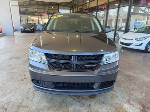 Used 2018 Dodge Journey SE w/ Connectivity Group image 2