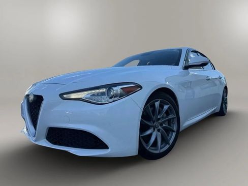 Used 2017 Alfa Romeo Giulia RWD image 1