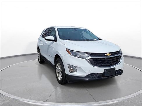 Used 2018 Chevrolet Equinox LT image 2