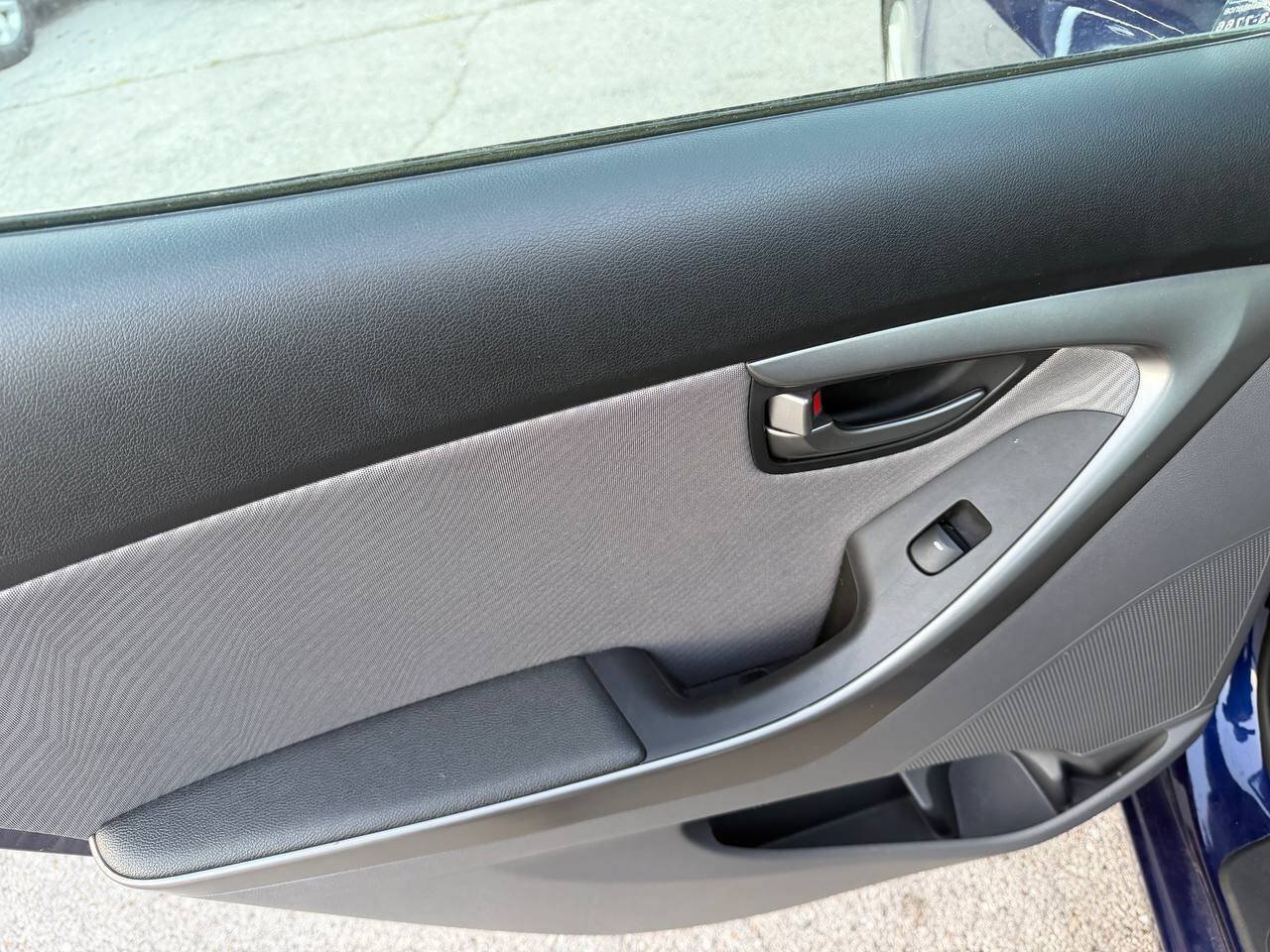 Used 2013 Hyundai Elantra GLS w/ Preferred Pkg FWD image 17