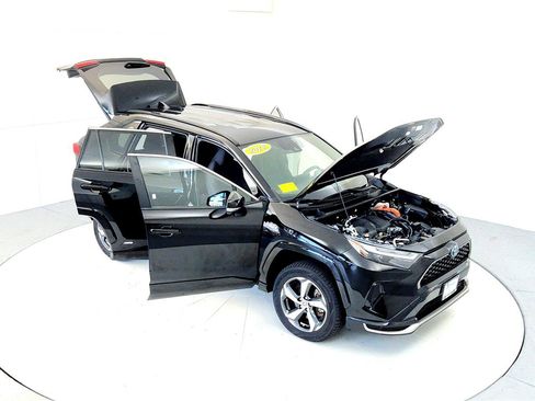 Certified 2022 Toyota RAV4 SE image 24