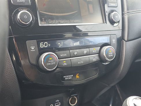 Used 2018 Nissan Rogue SL w/ Premium Package image 22