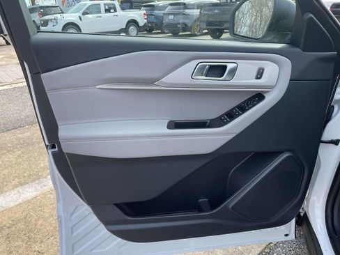 New 2026 Ford Explorer Active w/ Active Comfort Package image 15