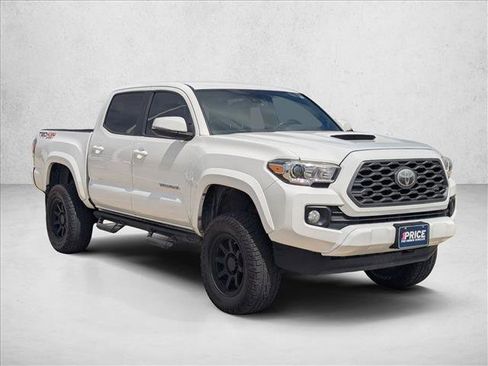 Used 2020 Toyota Tacoma TRD Sport w/ Technology Package image 3