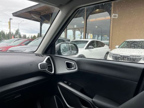 Used 2025 Kia Soul LX w/ LX Technology Package image 35