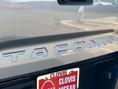 Used 2020 Toyota Tacoma TRD Off-Road AWD/4WD image 17