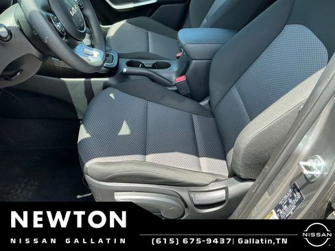 Used 2025 Kia Soul LX w/ LX Technology Package FWD image 15