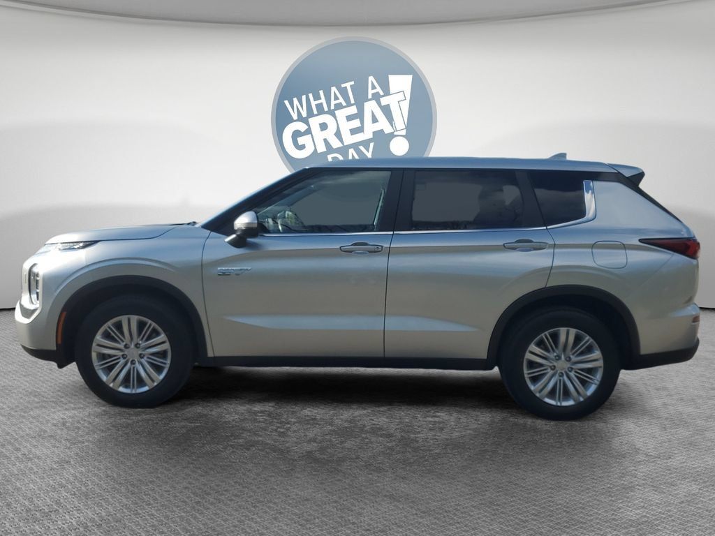 Used 2025 Mitsubishi Outlander ES AWD/4WD image 7