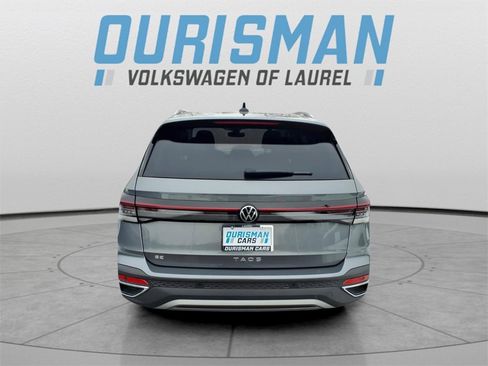 Certified 2025 Volkswagen Taos SE w/ Panoramic Sunroof Package image 3