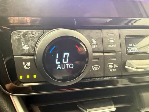 Used 2024 Toyota Grand Highlander Platinum image 50