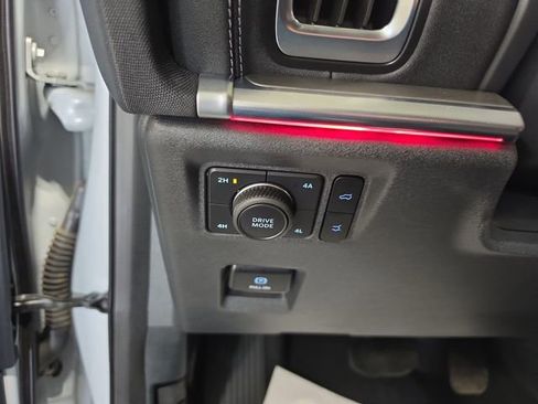 Used 2025 Ford Expedition Platinum AWD/4WD image 19