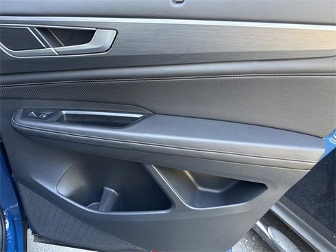 Used 2025 Volkswagen Atlas Cross Sport SE image 30