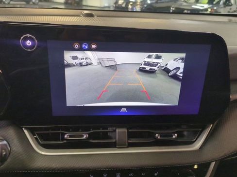 Used 2025 Chevrolet Equinox LT FWD image 19