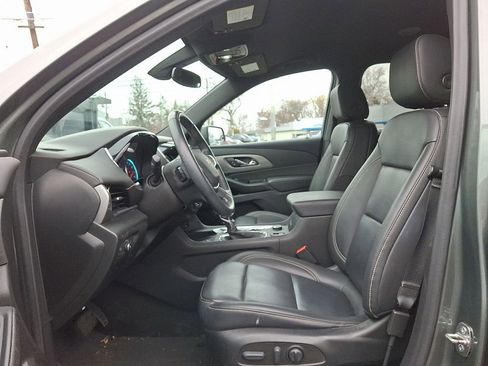 Used 2023 Chevrolet Traverse LT image 14