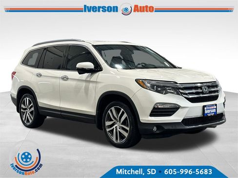 Used 2018 Honda Pilot Touring image 1