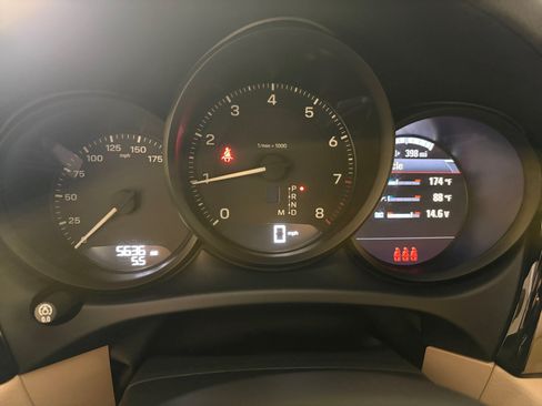 Certified 2026 Porsche Macan AWD/4WD image 6