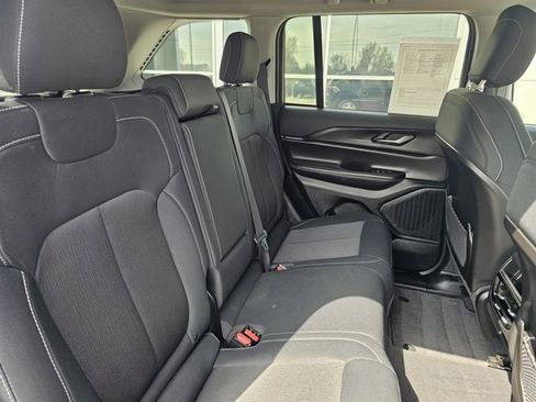 Used 2023 Jeep Grand Cherokee Laredo image 22