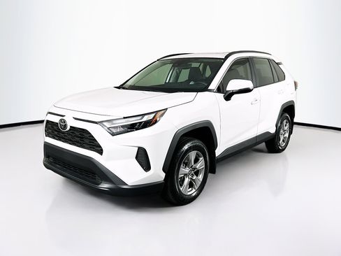 Used 2025 Toyota RAV4 XLE w/ Convenience Package FWD image 3