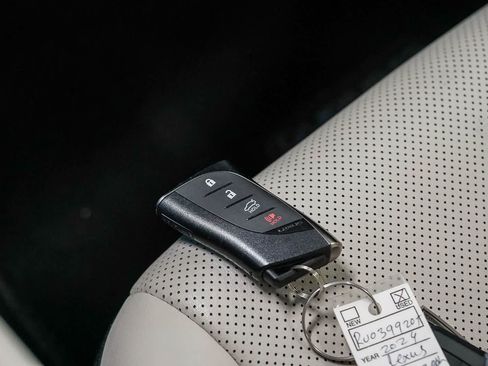 Used 2024 Lexus ES 300h w/ Premium Package FWD image 27