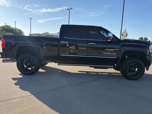 Used 2018 GMC Sierra 2500 Denali w/ Duramax Plus Package AWD/4WD image 28